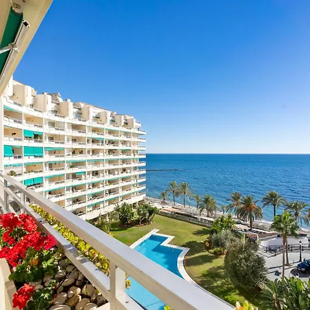 Apartment Front With Pool Marbella