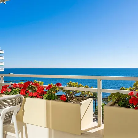 Front With Pool Apartament