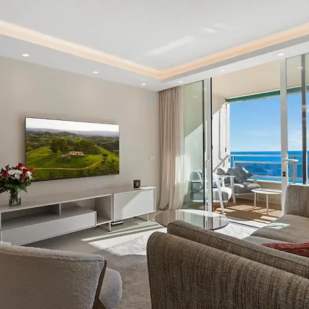 Front With Pool Marbella