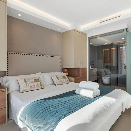 Front With Pool Apartment *