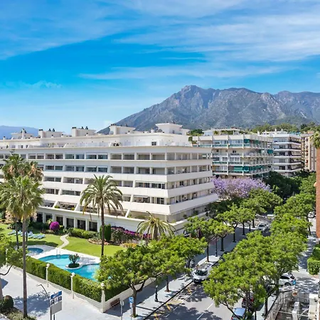 Front With Pool Marbella