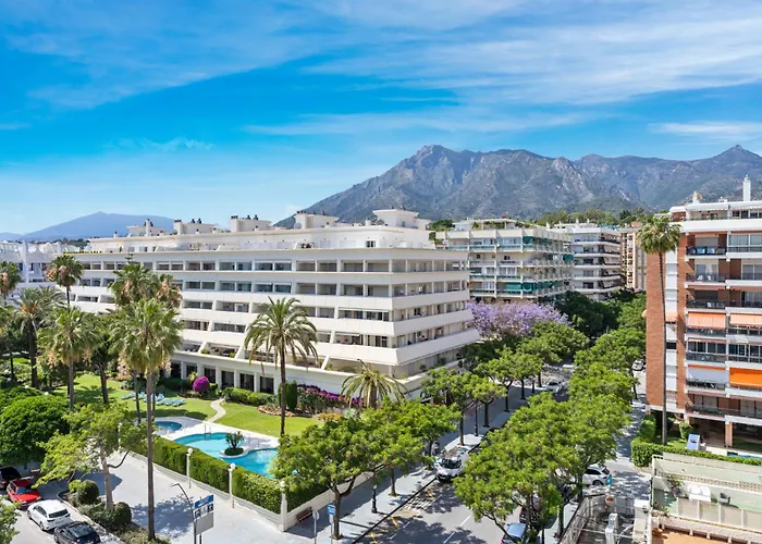 Front With Pool Marbella