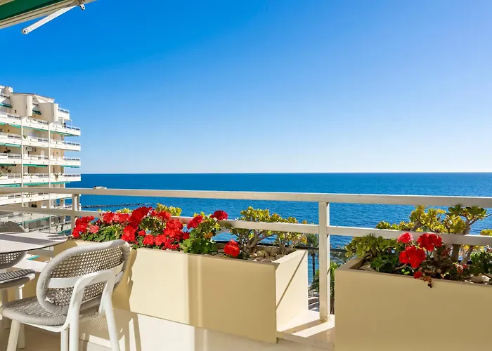 Front With Pool Апартаменты
